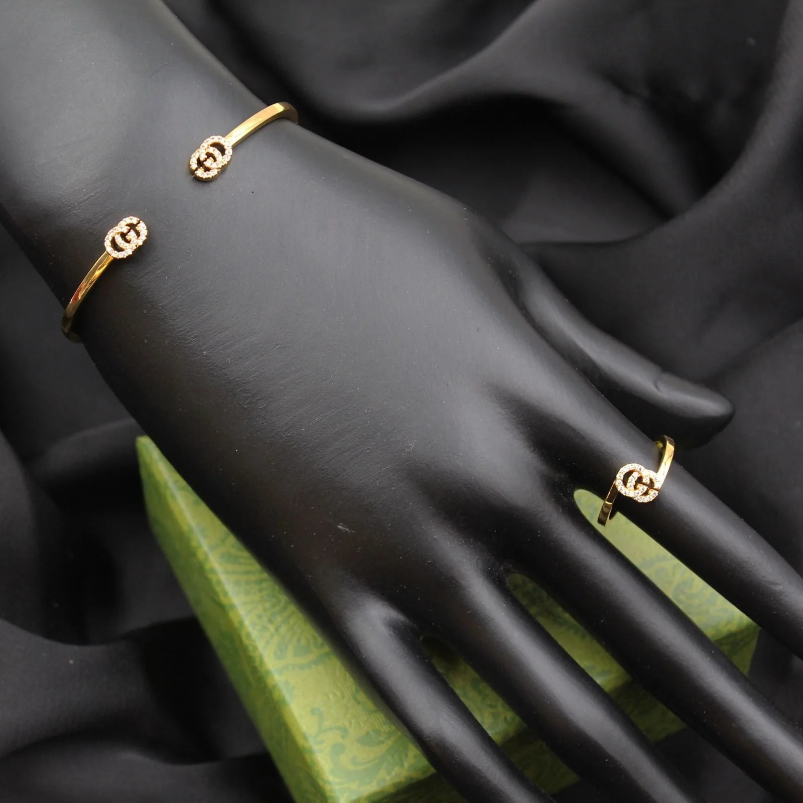 Gucci GG with Stone Bangle with Ring