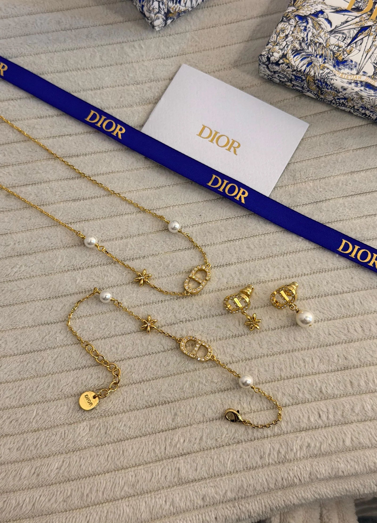 FENDI O'Lock-motif Crystal Earrings | Gold