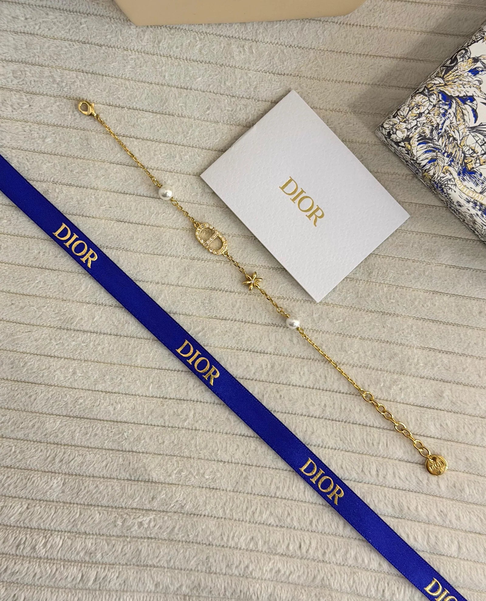 FENDI O'Lock-motif Crystal Earrings | Gold