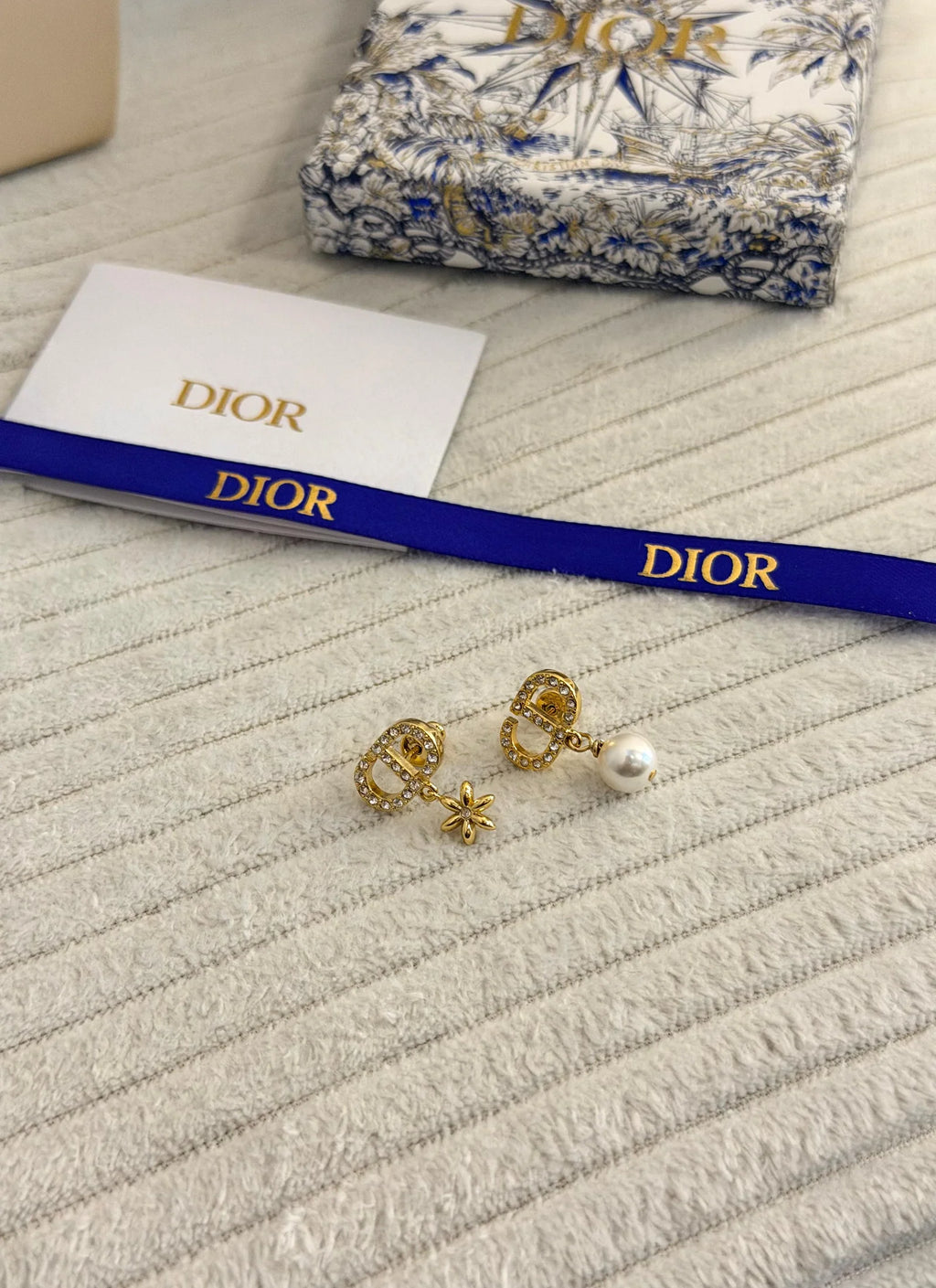 FENDI O'Lock-motif Crystal Earrings | Gold