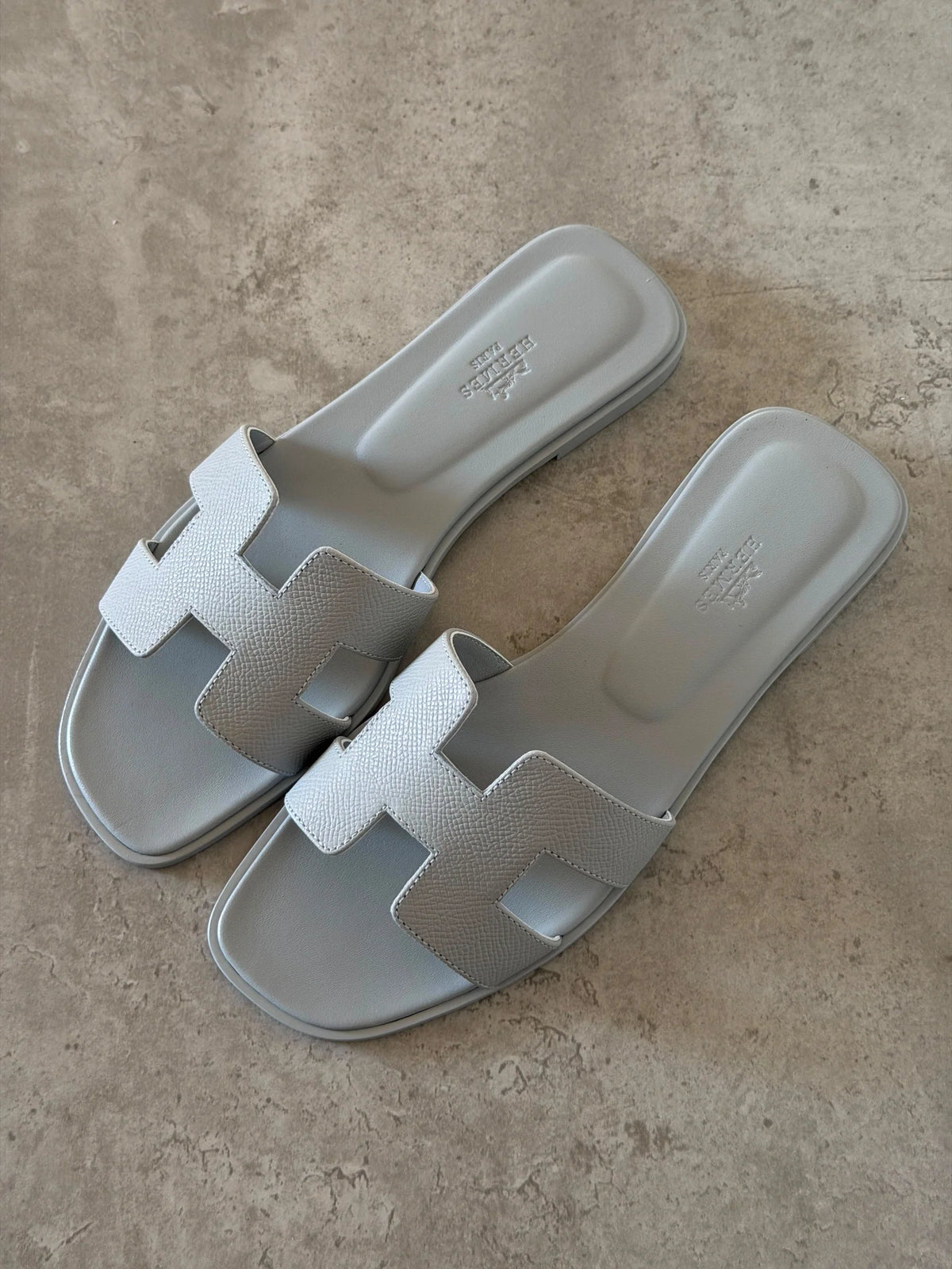 Hermes Oasis Flats