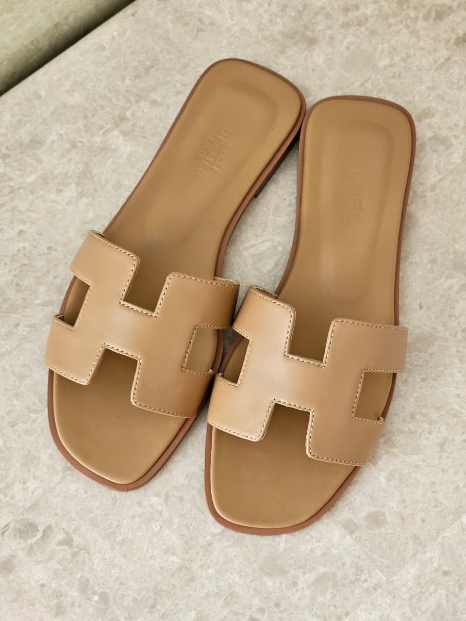 Hermes Oasis Flats