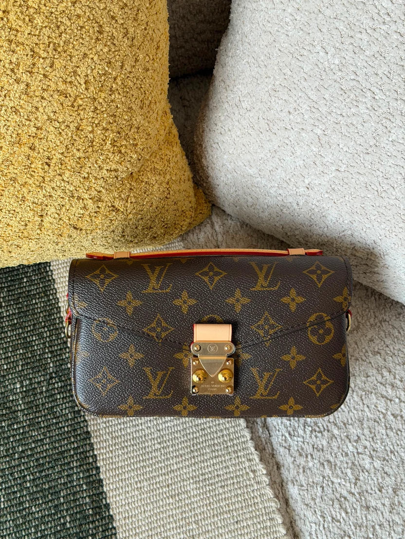 Louis Vuitton Pochette Métis East West Bag