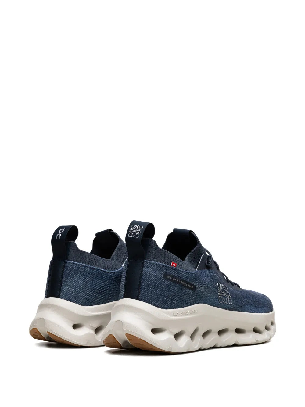 On Cloudsolo logo detail sneakers