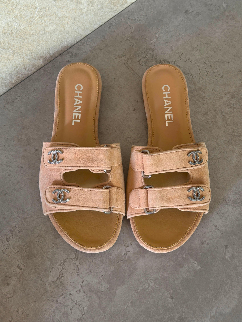 Chanel flat sandals in Suede