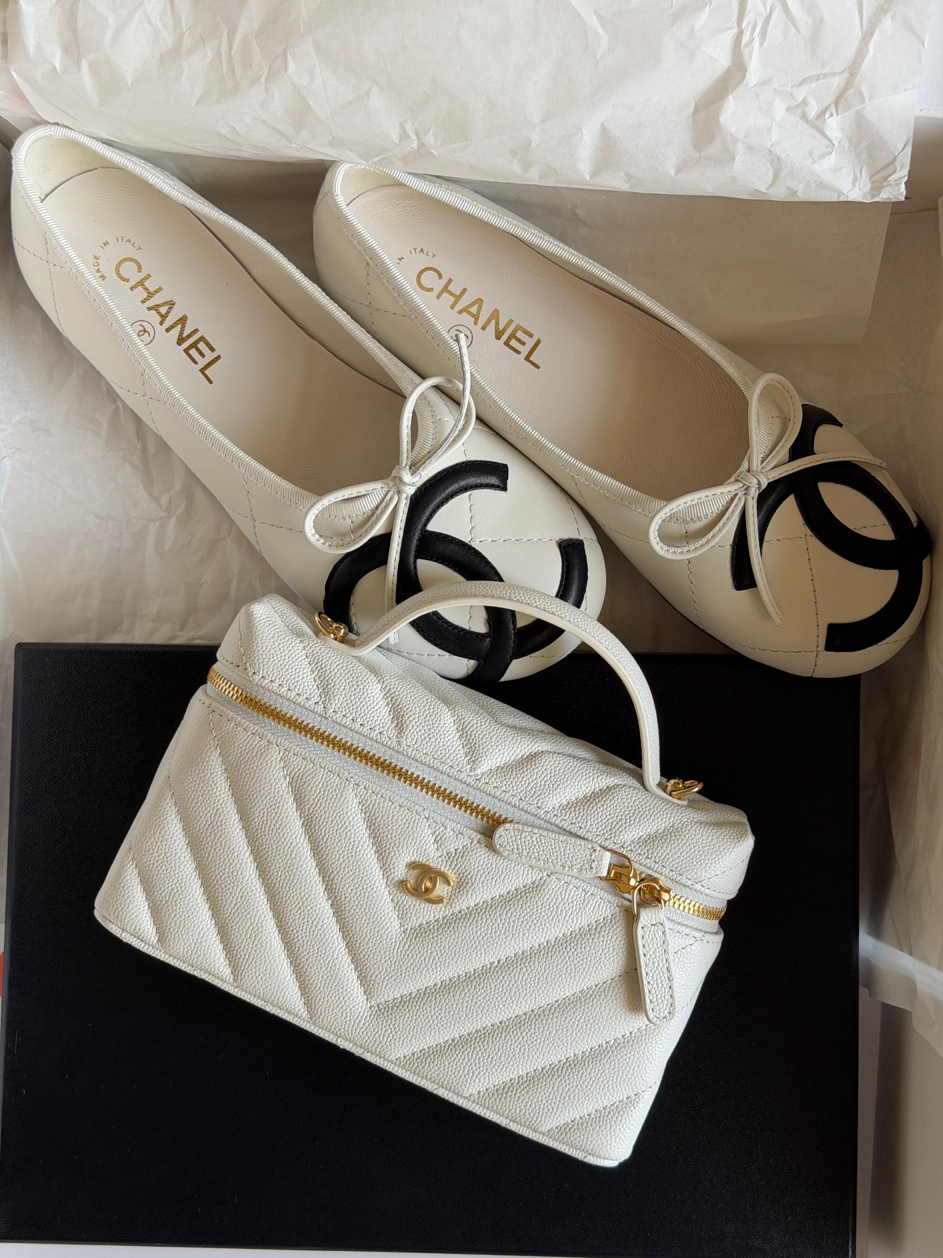 Chanel vanity bag with chain